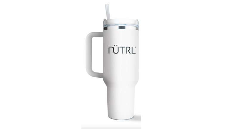 Le gobelet promotionnel de marque NÜTRL et fabriqué par Sunscope visé par le rappel.