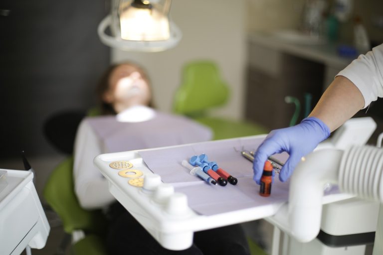 Soins dentaires chez le dentiste