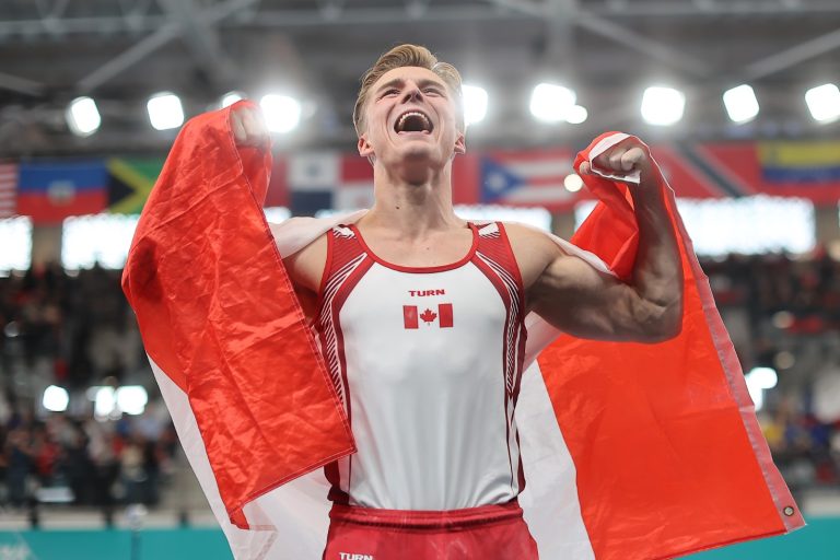 Félix Dolci à la suite de sa victoire au concours complet des Jeux panaméricains2023.