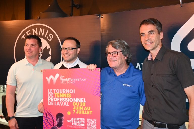 Francis Milloy, de Tennis Canada, Brian Karmazin, de Sport Cité Laval, Claude Farmer, du M25 Laval, et Nicholas Borne de la Ville de Laval.