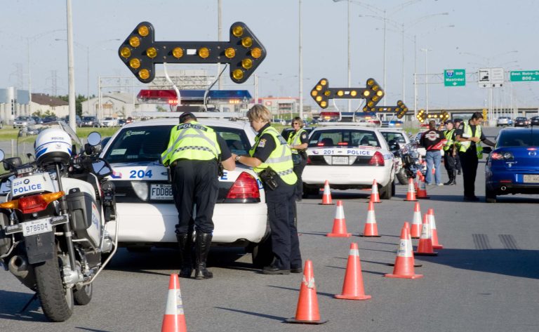 Après avoir donné plus de 60 constats d'infractions pour grand excès de vitesse au début du mois, la Sûreté du Québec et 28 corps policiers municipaux récidivent ce mardi 18 juin avec une nouvelle opération d'envergure nationale en sécurité routière.