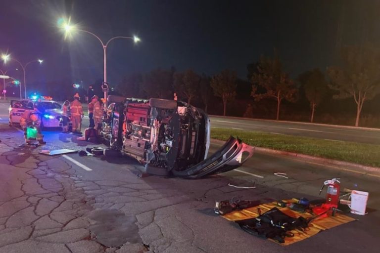 Les pompiers de Laval ont eu à dégager les blessés, deux personnes âgées de 68 et 69 ans, de leur véhicule après cet accident survenu sur le boulevard Industriel.