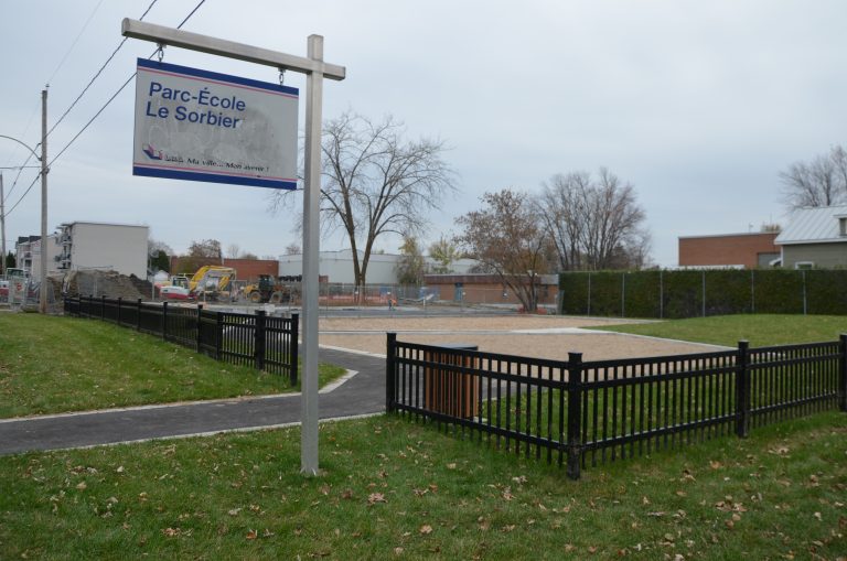 Au croisement des rues Nadon et L’Allier dans Sainte-Rose, le parc voisinant avec le centre communautaire Le Sorbier accueillera ses premiers modules de jeux au cours des prochains mois.