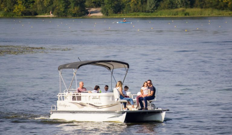 Plusieurs services de police cibleront la sécurité nautique sur les plans d'eau du Québec ce week-end.