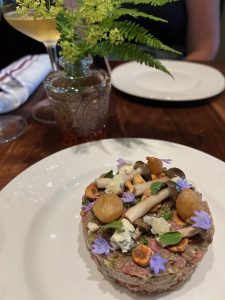 Le tartare de canard au fromage bleu d'Élizabeth. (Crédit photo: Geneviève Quessy)