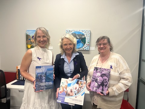 Carole St-Denis, directrice générale de la TRCAL, Sonia Bélanger, ministre responsable des Aînés, et France Boisclair, présidente de la TRCAL.