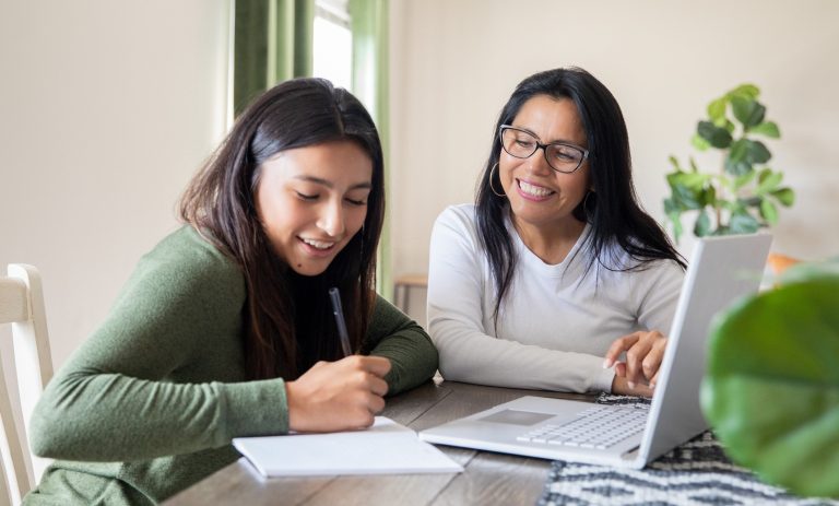 La saison estivale est un bon moment pour évaluer l'argent nécessaire à un parent dont l'enfant entame des études postsecondaires.