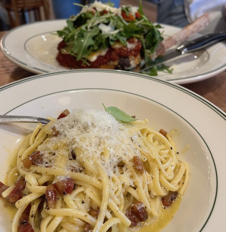 Linguini Carbonara et Côte de veau Parmigiana au Manseau. Crédit photo: Geneviève Quessy