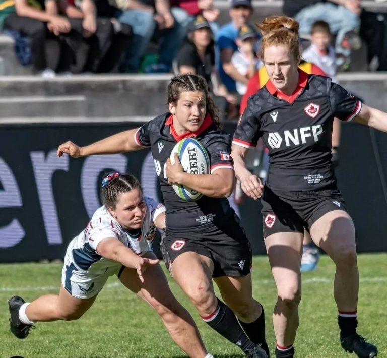 Sabrina Poulin qui joue au rugby.