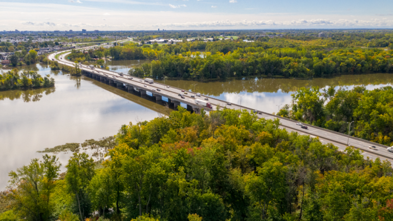 Il y aura des fermetures du pont Gédéon-Ouimet reliant Laval et Boisbriand par l’autoroute 15 du lundi au vendredi de cette semaine.