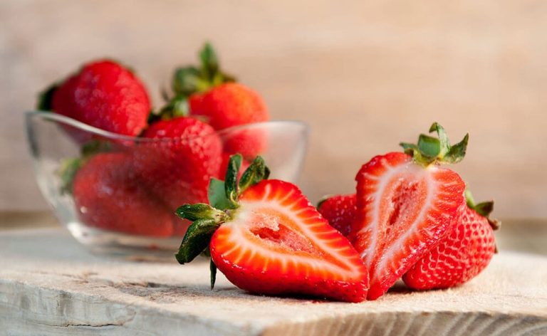 Notons que les Canadiens peuvent profiter du délicieux goût des fraises fraîches et de leurs bienfaits pour la santé tout au long de l’année.