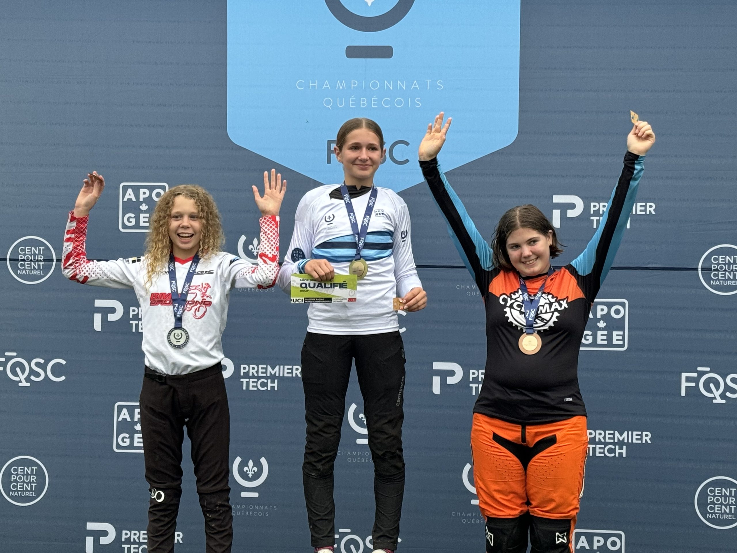 Zoé Simard St-Pierre sur la troisième marche du podium. 