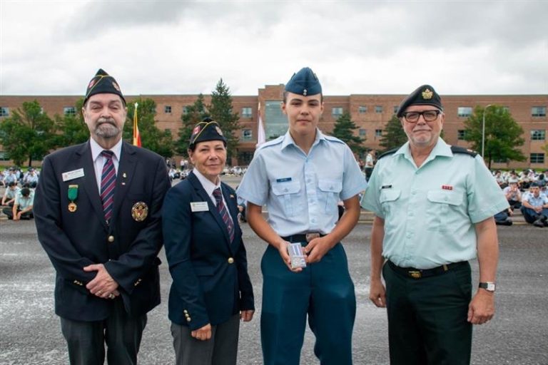 Sergent de section Mathias Michel récipiendaire de la médaille ANAVETS.