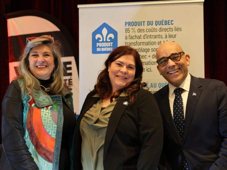 Caroline De Guire, PDG de la CCILaval, en compagnie de Elfi Morin, directrice générale Les Produits du Québec et de Christopher Skeete, ministre responsable de la région de Laval.