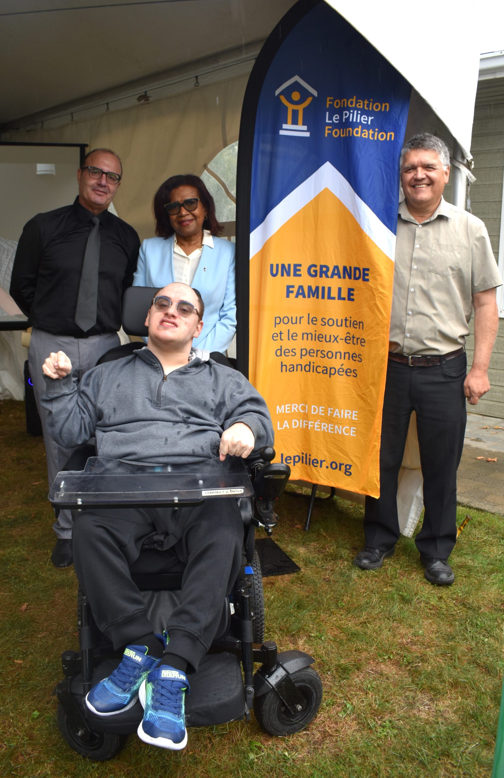 D’autres invités d’honneur et proches de la Maison Allégria: Nassim Belaïd, directeur général de la Fondation Le Pilier; Jocelyne Frédéric-Gauthier, conseillère municipale d’Auteuil; Pierre Bélanger, directeur général sortant (dernières 30 années); ainsi que Jonathan Turcotte Le Breton, résident et ambassadeur de la Fondation Le Pilier.