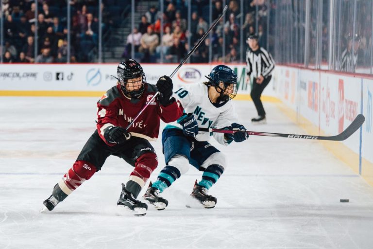 Match de la LPHF disputé à la Place Bell lors de la saison 2023-2024.