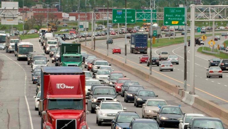 Trafic sur l'A-440 causé par des fermetures de voies.