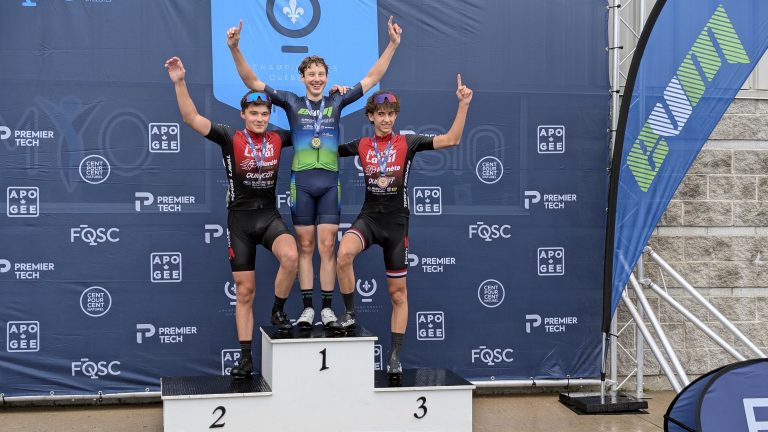 Axel Michaud sur la deuxième marche du podium.