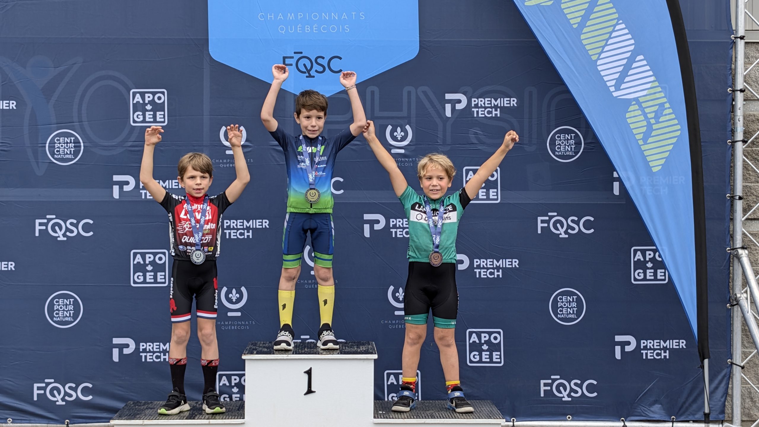 Étienne Frappier sur la deuxième marche du podium. 