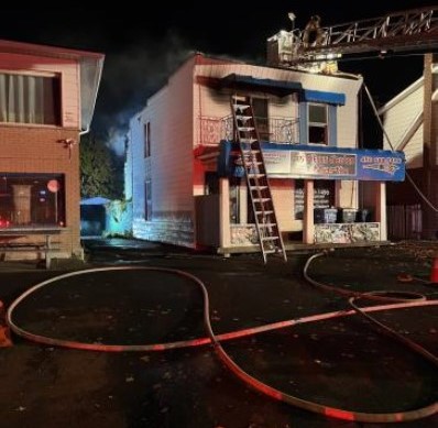 Les pompiers ont contrôlé en près d’une heure trente ce feu dont l’enquête a été remise au Service de police de Laval en raison d’indices suspects trouvés dans ce magasin de vente de pièces de rechange pour automobiles situé boulevard Saint-Martin Ouest, à Chomedey.