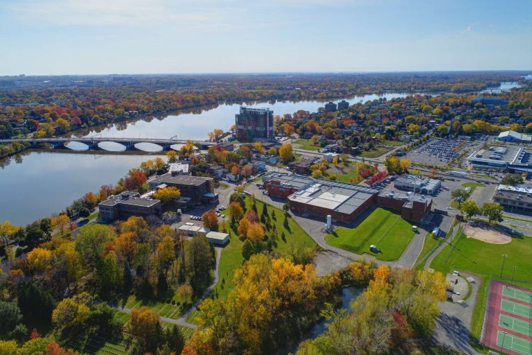 Les berges du Père-Dalmas et Delia-Tétreault seront réaménagées et de nouveaux espaces verts seront aménagés de part et d’autre du pont Viau.