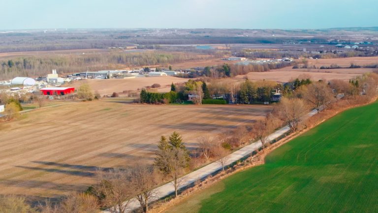 La valeur des terres agricoles au Canada continue d'augmenter selon Financement agricole Canada.