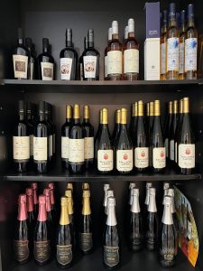 Les vins produits au Château Taillefer Lafon de Sainte-Dorothée, à Laval, sont en vente sur place et dans certains magasins spécialisés.