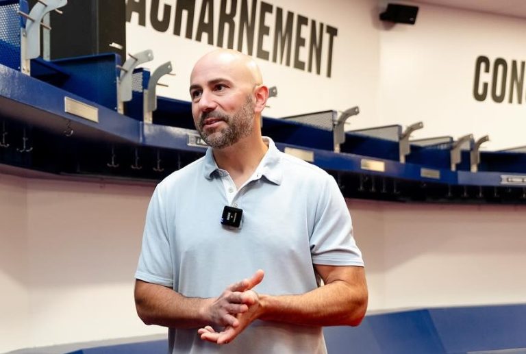 Pascal Vincent est allé à la rencontre de membres de l’organisation du Rocket de Laval à sa première journée avec l’équipe.