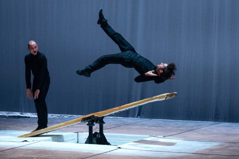 Le Théâtre des Muses de la Maison des arts de Laval sera ce spectacle unique de cirque le samedi 7 décembre, à 16h. «C’est rare qu’un spectacle de ce genre voit le jour, de dire Maxim Laurin. J’invite le public à venir vivre cette expérience et à plonger avec nous dans cette histoire hors du commun.» (Photo gracieuseté - Zoé Pitre)