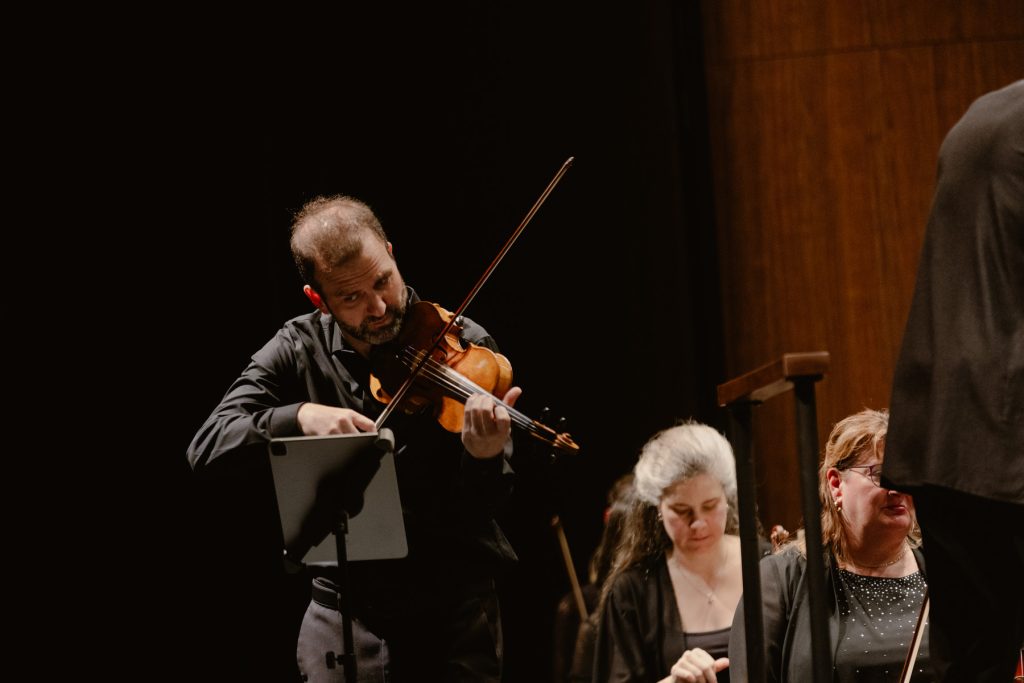 Antoine Bareil, interprétant le concerto pour violon. (Photo gracieuseté – Gabriel Fournier)