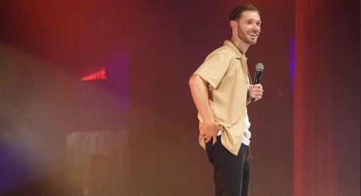 Martin Vachon sera à la salle André-Mathieu le mercredi 11 décembre pour offrir son second spectacle solo au public de Laval.