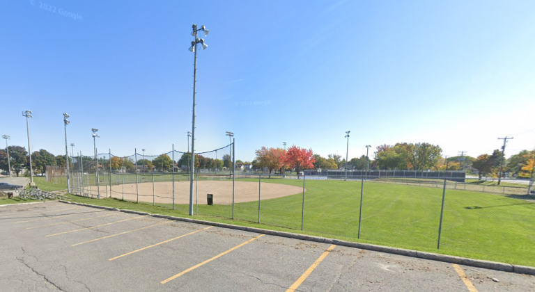 L'un des terrains de baseball du parc du Moulin, à Saint-François.