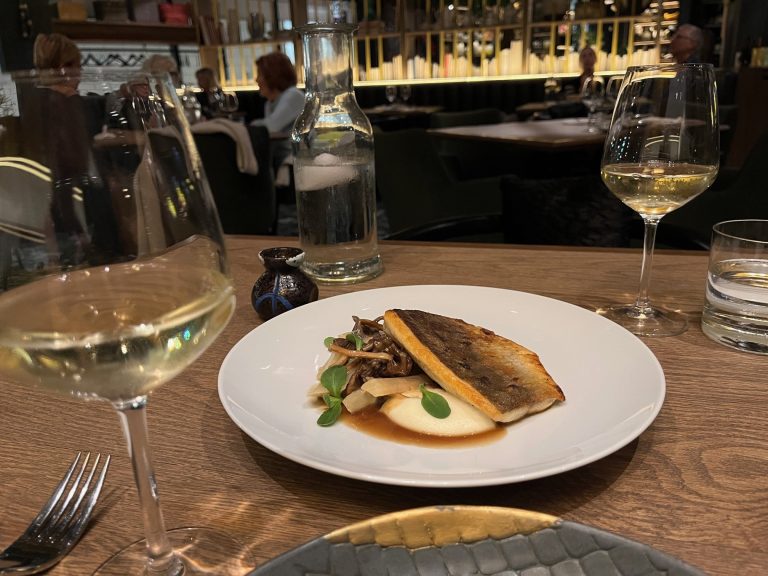 L'omble chevalier de la ferme Opercule, salsifis et champignons du restaurant Sekoya.