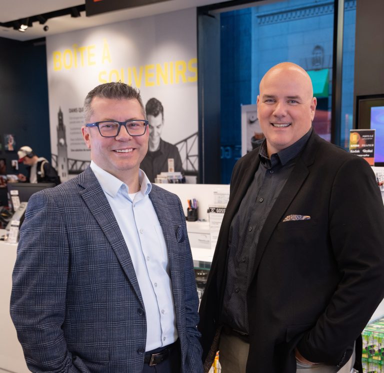 Dans l’ordre habituel, Éric Vaillancourt et Mario Ouimet, les nouveaux propriétaires de la bannière Gosselin spécialisée dans le marché de la photo et de la vidéo.