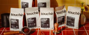 Touché, d'Édika, une gamme de café bio, torréfié localement.