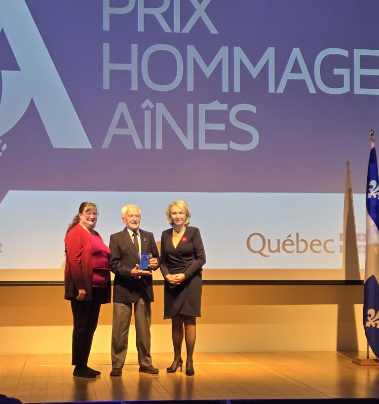 Plus récent récipiendaire du Prix Hommage Aînés, Jean Rioux adresse ses remerciements à ceux qui ont reconnu et soutenu son travail. «Merci beaucoup pour leur reconnaissance; 24 ans de bénévolat, c’est beaucoup. Je suis heureux qu’ils aient apprécié mon travail.»