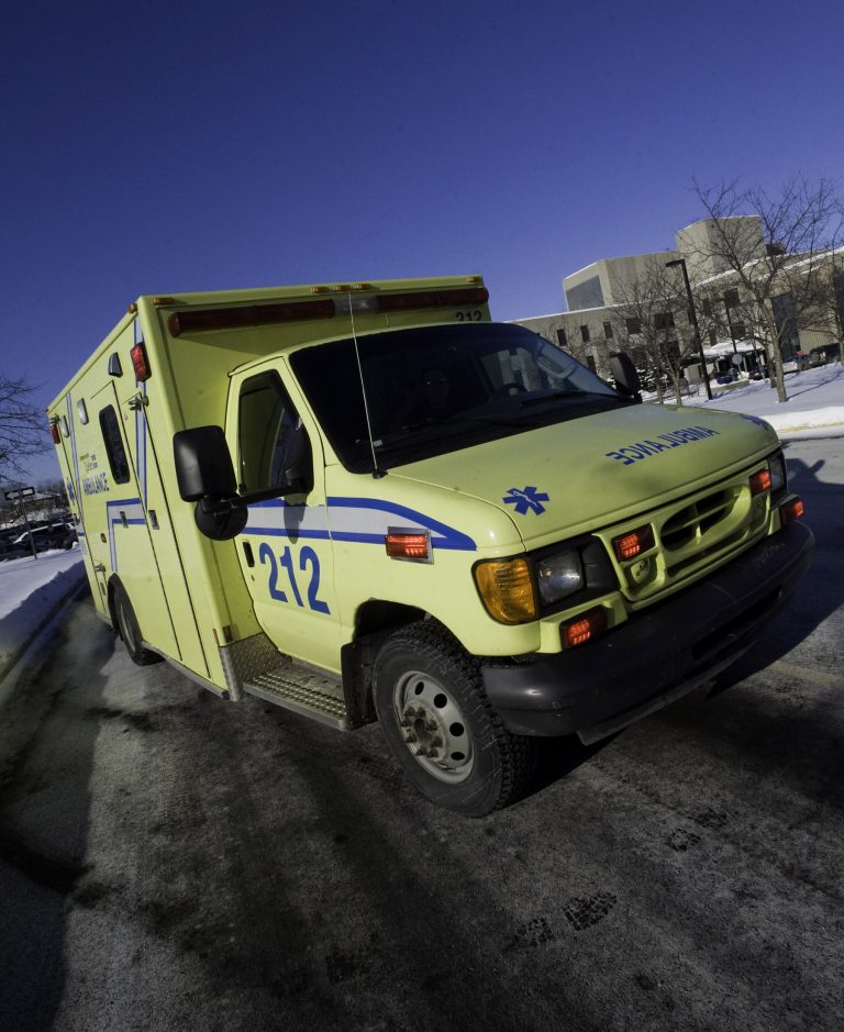 Sans contrat de travail depuis le 31 mars, les ambulanciers paramédicaux du Québec ont déclaré la grève cette nuit.