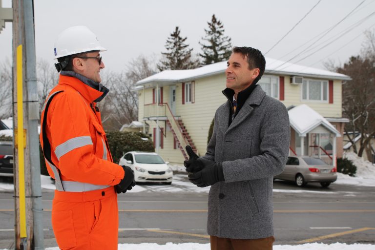 Une rencontre entre Nicholas Borne, conseiller municipal de Laval-les-Îles et membre du comité exécutif de la Ville de Laval, et Alain Paquette, conseiller – Relations avec le milieu à Hydro-Québec, lors de cette sortie publique, a eu lieu cette semaine.