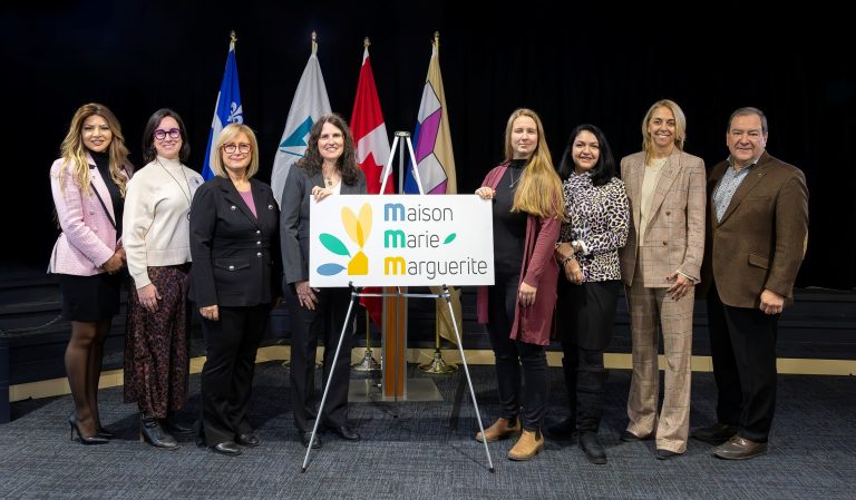 Dans l’ordre habituel : Sandra El-Helou, conseillère municipale et responsable de la condition féminine à Laval, Marianne Duguay, vp principale, Immobilier social, communautaire et abordable du Fonds immobilier de solidarité FTQ, Annie Koutrakis, députée fédérale de Vimy, Lise Beaudoin-Roy et Claudianne Monette, respectivement dg et présidente du conseil d’administration de la Maison Marie-Marguerite, Céline Haytayan, députée provinciale de Laval-des-Rapides, Isabelle Garon, première vp Marketing, Communications, Coopération et Bureau du président au Mouvement Desjardins, et Sylvain Courcelles, directeur général de la Caisse des grands Boulevards de Laval.