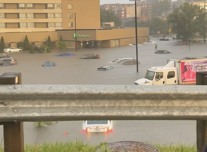 L'inondation du Holiday Inn survenue le 9 août à Laval.