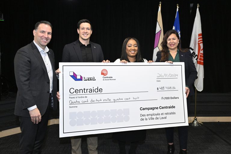 Sur la photo, fiers de généreux don: Benoit Collette, directeur général de la Ville de Laval; le maire Stéphane Boyer; Claude Pinard, président et directeur général de Centraide du Grand Montréal; Tania Fonrose, directrice du Service de l’expérience citoyenne et Cecilia Macedo, conseillère municipale de Marigot.