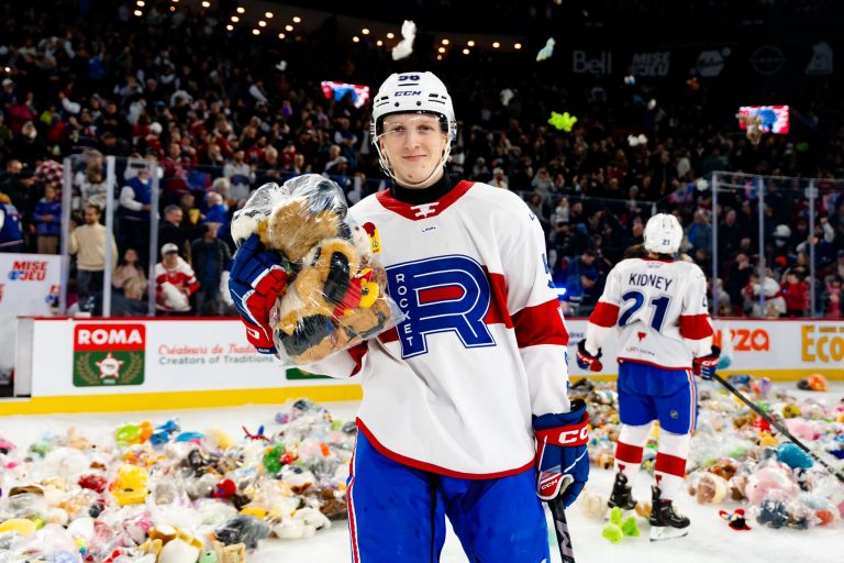 Adam Engström qui a inscrit le but ayant déclenché l'avalanche de toutous sur la glace de la Place Bell.