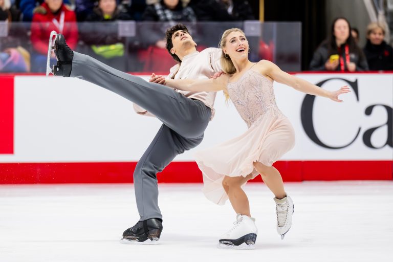 Piper Gilles et Paul Poirier lors d’une épreuve de danse sur glace.