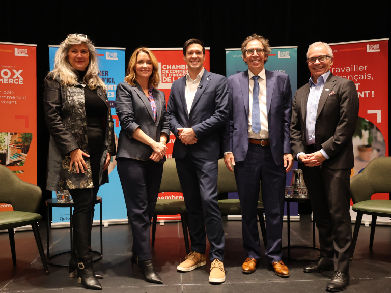 PANEL DE LA TRIBUNE DU MAIRE AVEC : CAROLINE DE GUIRE, AMY CAIRNS, STÉPHANE BOYER, CHRISTIAN YACCARINI ET STÉPHANE PAQUET