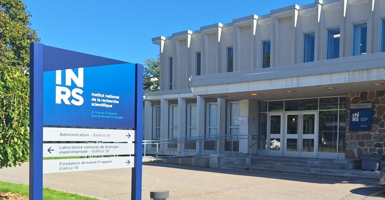 Situé au cœur de le Cité de la biotech, le Centre Armand-Frappier Santé Biotechnologie est un des quatre centres de l'Institut national de la recherche scientifique (INRS) dédiés exclusivement à la recherche et à la formation d’étudiants universitaires de 2e et 3e cycles.