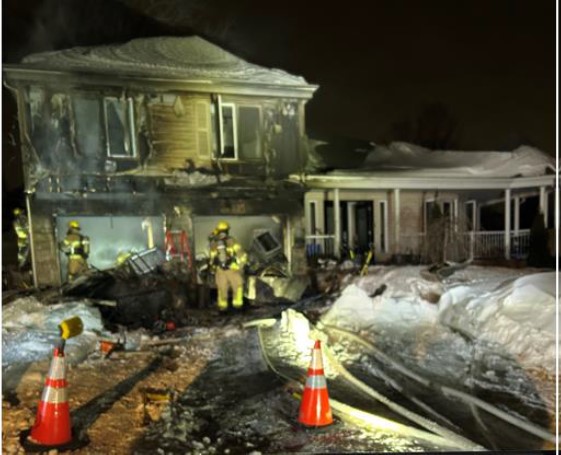 Les pompiers de Laval ont maîtrisé ce feu de nature accidentelle d’une maison de la rue Riviera, à Laval-Ouest, en près d’une heure.