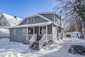 Maison en vente située au 42, 4e Avenue, dans Auteuil, à Laval.