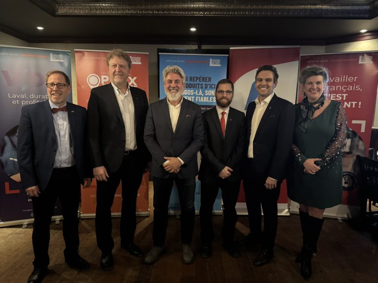 Dans l’ordre habituel: Richard Mimeau, vice-président Affaires publiques et Développement durable de Matrec/GFL, Marc Bélanger, Pablo Rodriguez, Mario Roy et Charles Milliard, aspirants chefs du PLQ, et Caroline De Guire, PDG de la CCILaval. (Photo gracieuseté)