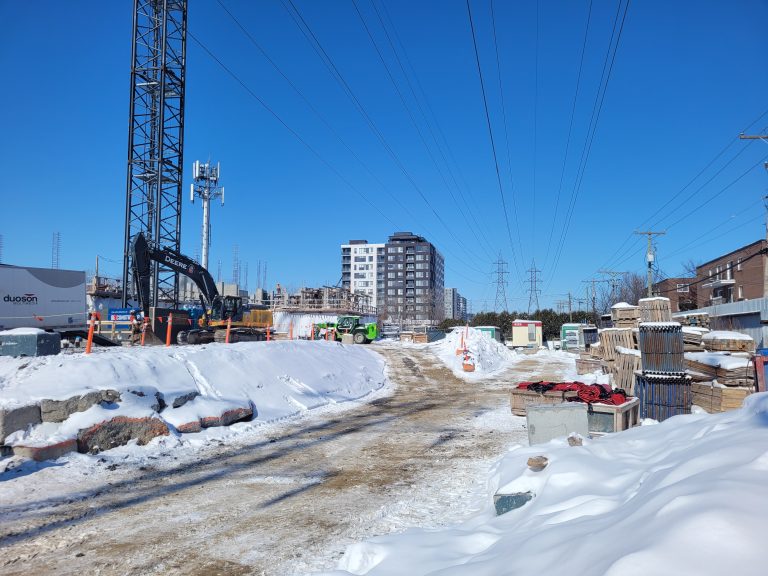 257 M$ pour des logements locatifs à Laval et Terrebonne Chantier du complexe résidentiel EXAL de la Concorde, situé tout près de la gare multimodale de la Concorde. (Photo 2M.Media – Corinne Prince)