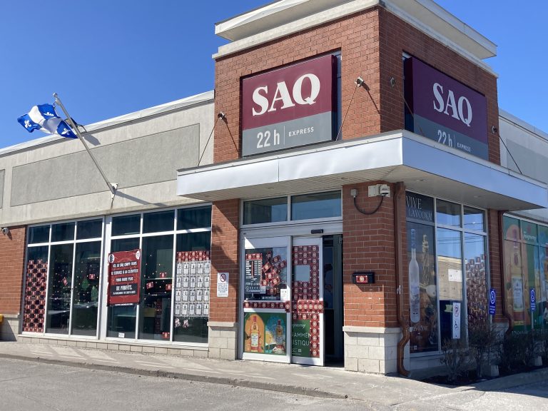 Créée en 1921, la SAQ importe, distribue et commercialise une vaste sélection de vins, bières et spiritueux. (Photo 2M.Media – Maggie L’Écuyer)
